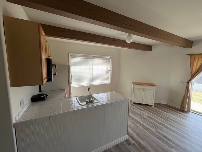 Building Photo - 535 Loma Vista St