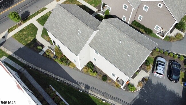 Building Photo - 156 Broad St