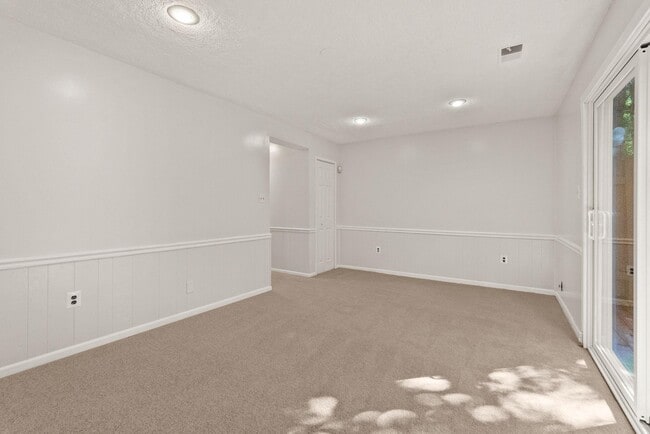 Building Photo - 7918 Pebble Brook Ct