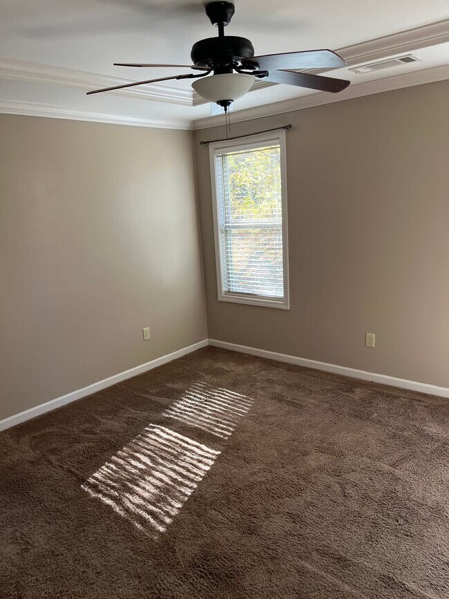 Building Photo - Country Living at it's best