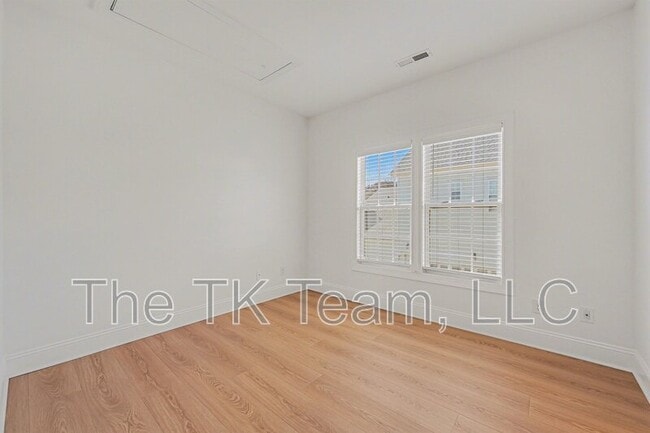 Building Photo - 140 Harper Lee St