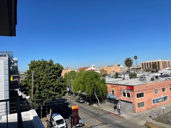 Building Photo - DOWNTOWN LONG BEACH 2BR/2BA CONDO ON 4TH F...