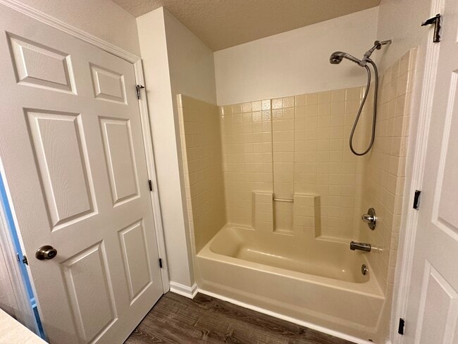 Building Photo - 910 Luminary Cir
