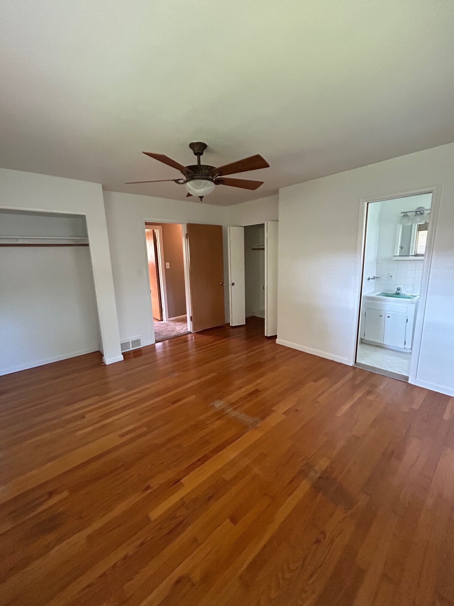 Building Photo - 2558 Avonhurst Dr