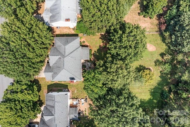 Building Photo - 12428 Willingdon Rd