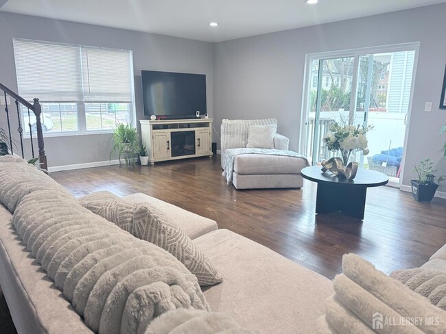 Building Photo - 42 Nelson Ave