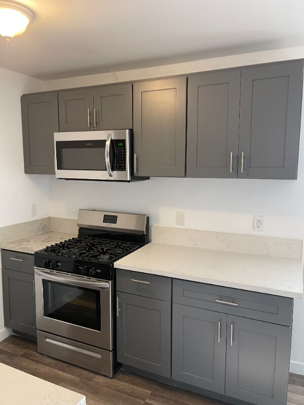 Building Photo - 2115 N Raymond Ave