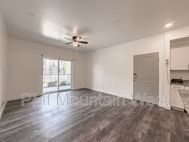 Building Photo - 875 S Depot St