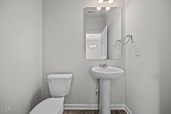 Building Photo - 200 Beacon Hl Rd