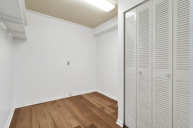 Building Photo - 1701 Marina Isle Way