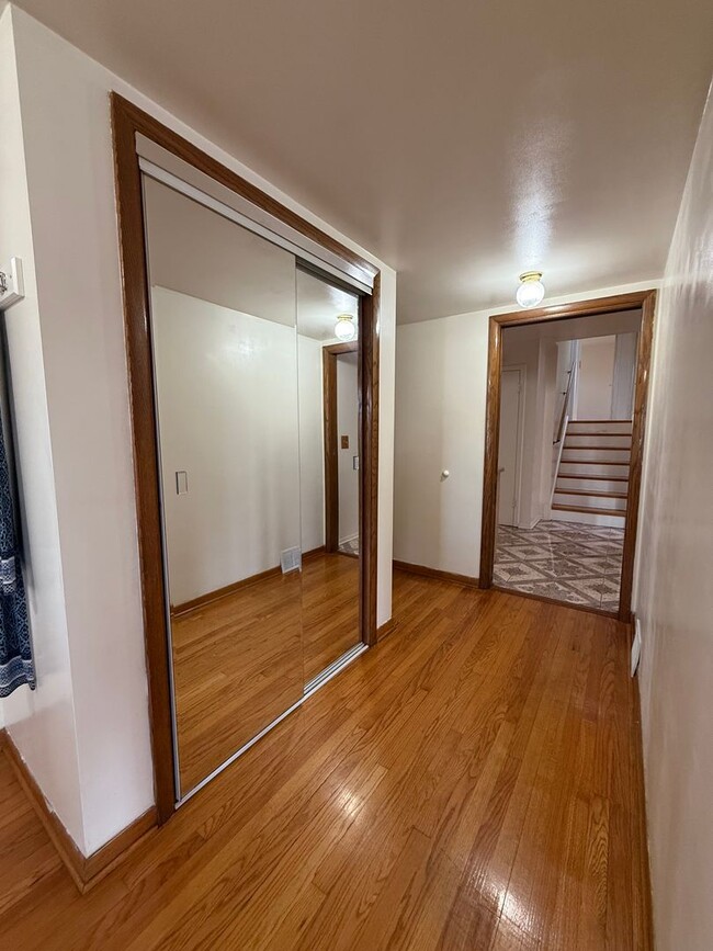 Building Photo - 3bed/2bath Home Fenced Yard Deck 2 Car Garage