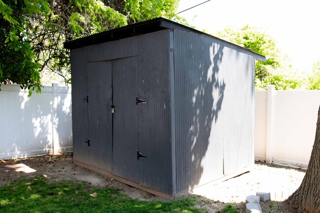 Building Photo - 1721 Glen Curtis Rd