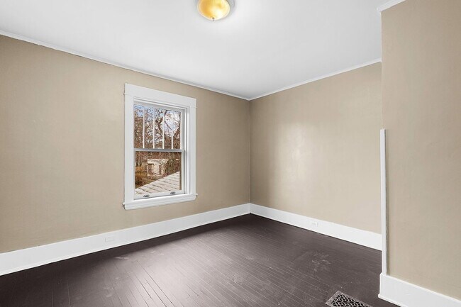 Building Photo - 908 Worden St SE