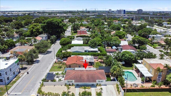 Building Photo - 2741 Parker Ave