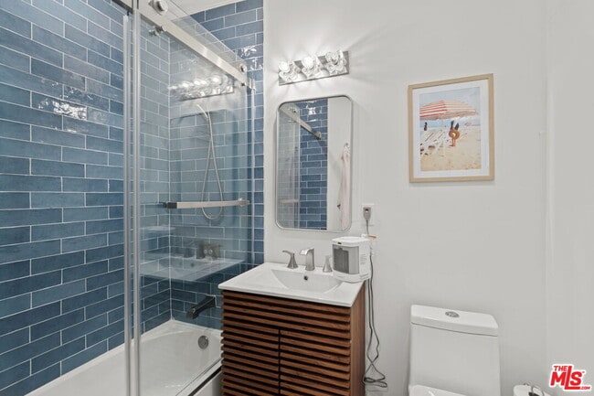 Building Photo - 11038 Blix St