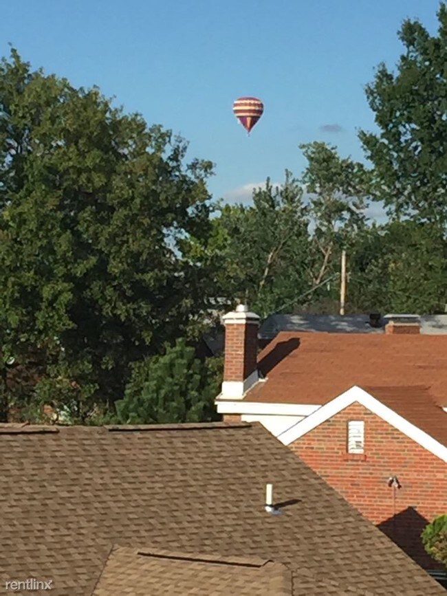 Building Photo - 5841 Devonshire Ave