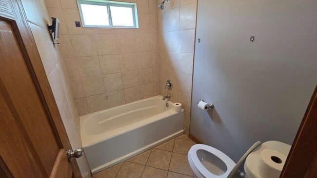 Building Photo - 2bed 1 bath home with detached garage