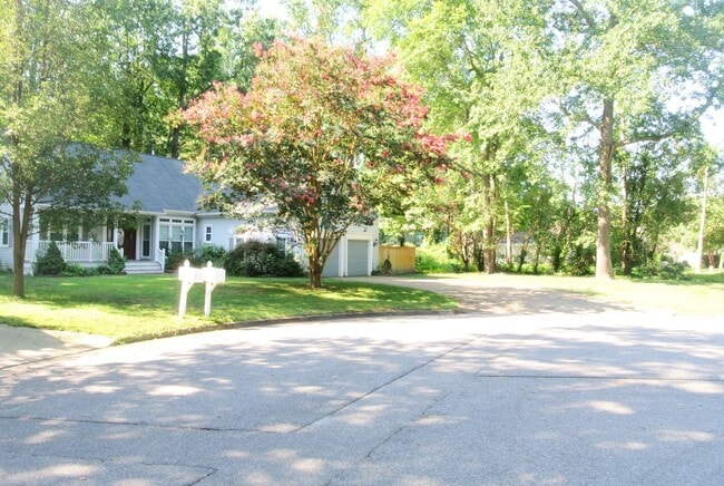 Building Photo - 2036 Hen House Dr