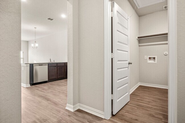 Building Photo - COMING SOON! STUNNING 3 BEDROOM DUPLEX LOCATED IN CONVERSE, TX!