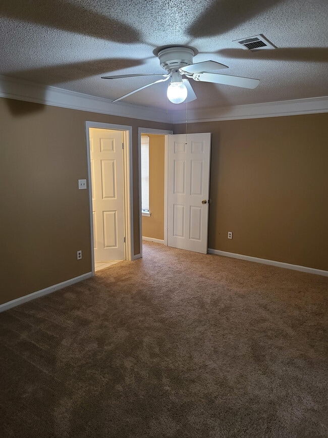 Building Photo - 5791 Plum Valley Dr