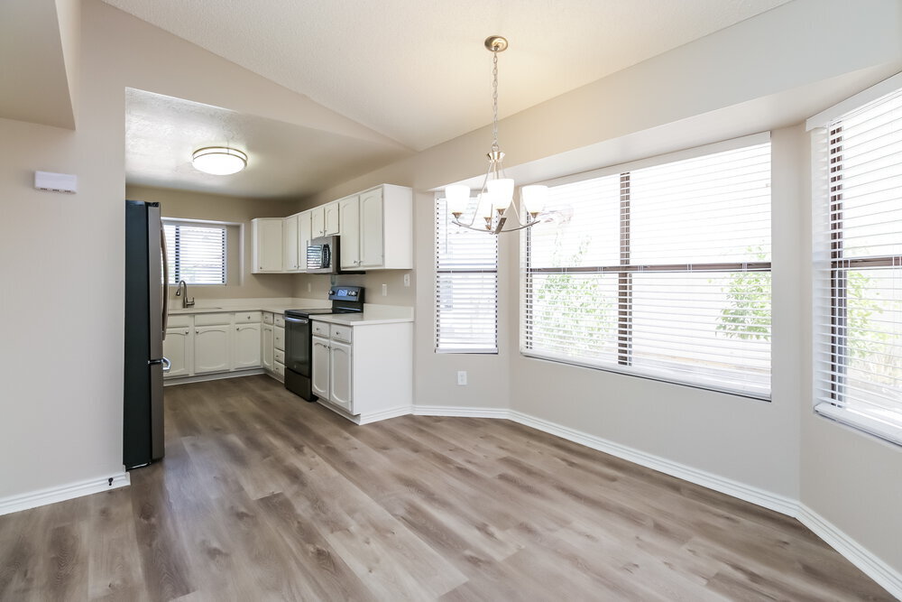 Building Photo - 4527 E Hampton Ave