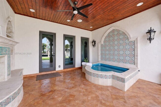 Building Photo - 628 Coral Way