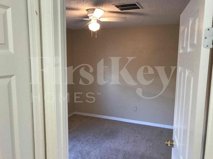 Building Photo - 1175 St Tropez Ct