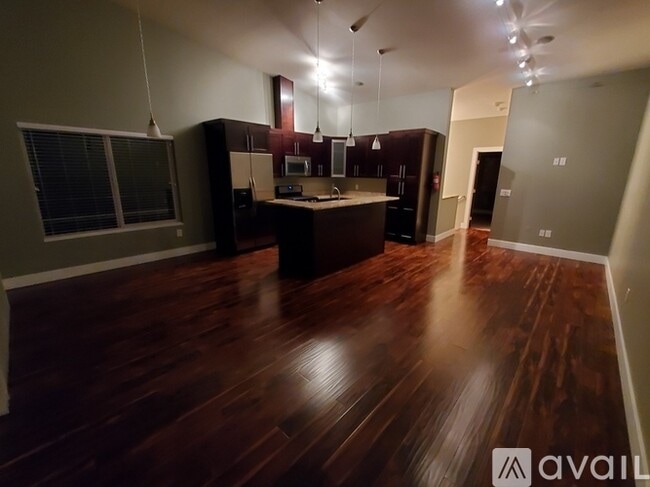 Building Photo - 2975 E Palmdale Dr