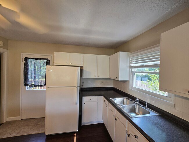 Building Photo - YOU CAN STOP YOUR SEARCH! Jeffersontown / Jtown Rental with 3 Bedrooms, 1 Full Baths, Ranch, 1 Ca...