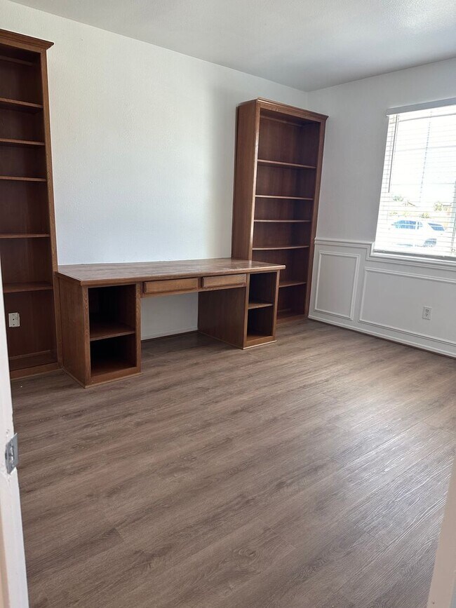 Building Photo - Spacious 4-Bedroom Home with Office, 3 Full Baths, and Modern Amenities