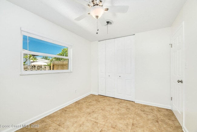 Building Photo - 250 Carib Dr