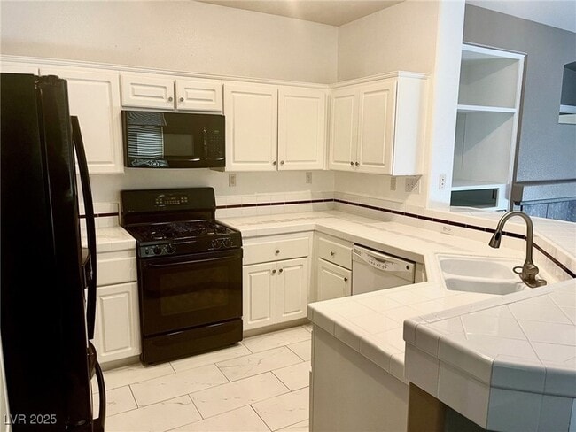 Building Photo - 2271 Surrey Meadows Ave