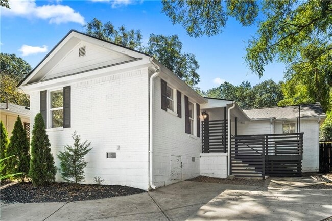 Building Photo - 2911 Glenwood Ave SE
