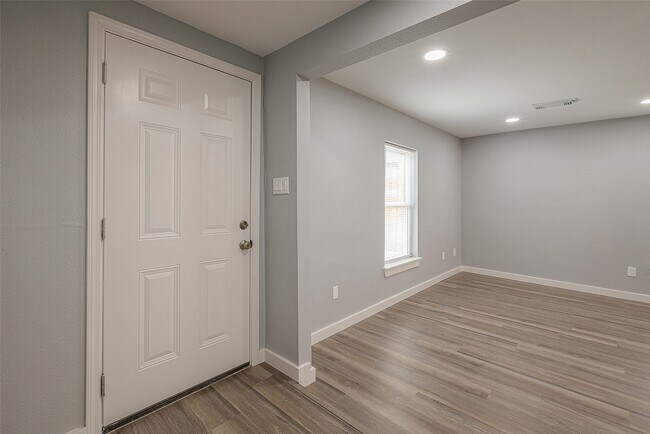 Building Photo - 2725 Avenue F