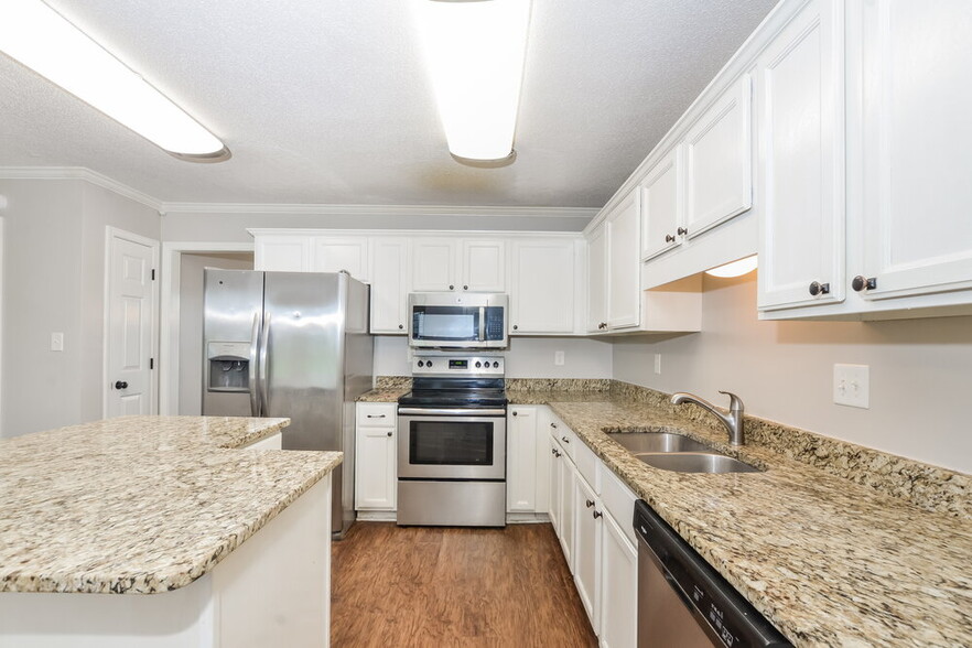 Building Photo - 6331 Fairway Hill Cove
