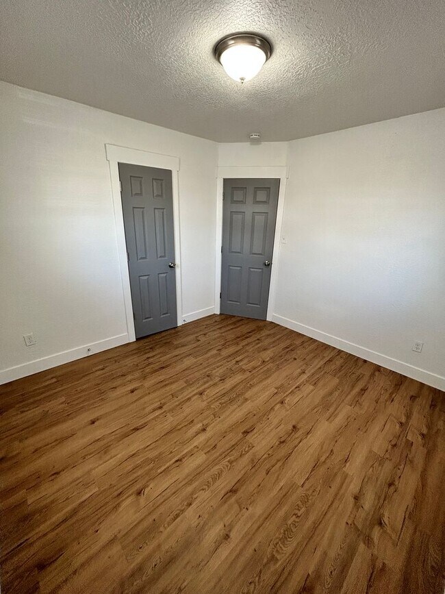 Building Photo - Lambourne Duplex