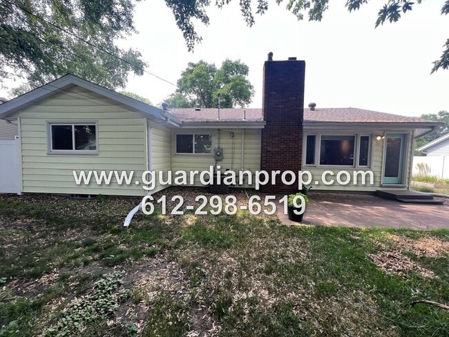 Building Photo - Mendota Heights Rambler Available Septembe...