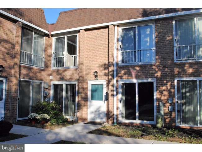 Building Photo - 316 Valley Forge Ct