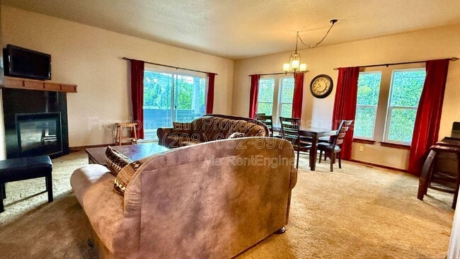 Building Photo - 406 Lundblad Pl
