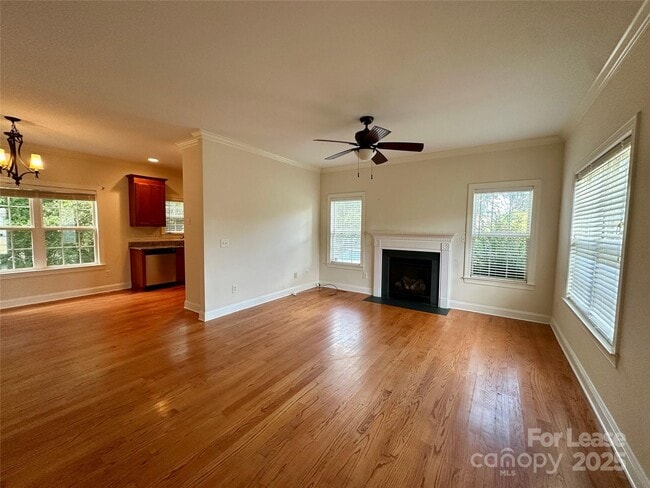 Building Photo - 3351 Robinwood Rd