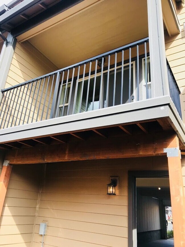 Building Photo - Townhouse Charmer in River Terrace Neighborhood!