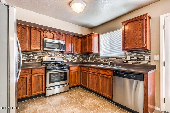 Building Photo - 14236 Gil Reyes Dr