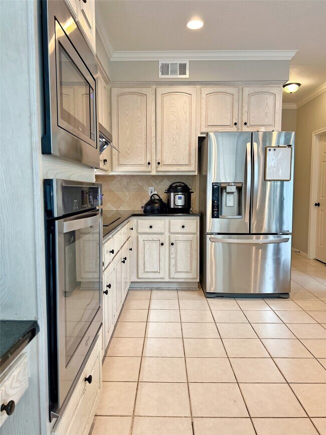 Building Photo - 4007 N Beechwood Ct