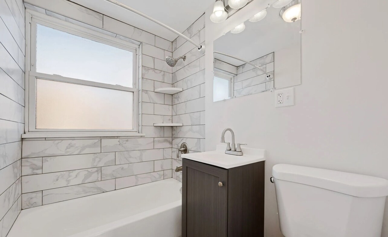 Building Photo - 50 E 37th St