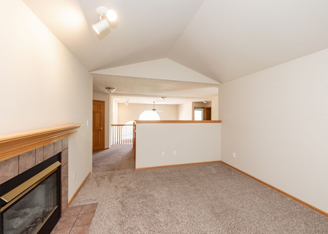Building Photo - *COMING SOON* 5 Bedroom Broadmoor Beauty A...