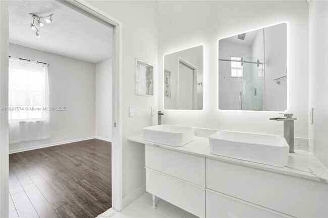 Building Photo - 3041 SW 88th Ave