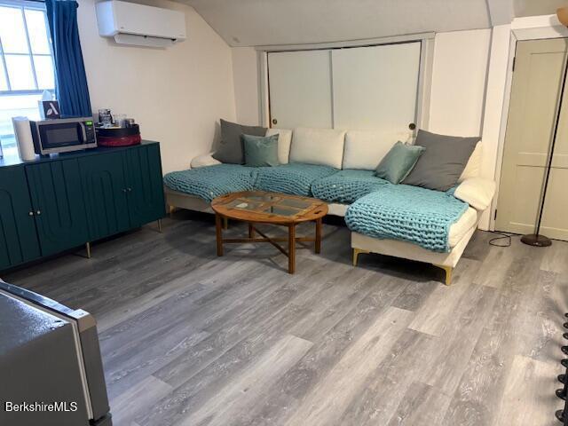 Building Photo - 4 Pleasant St