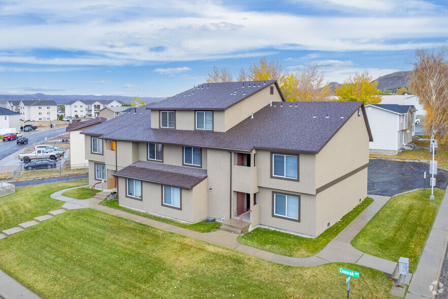 Building Photo - Cumorah Townhomes