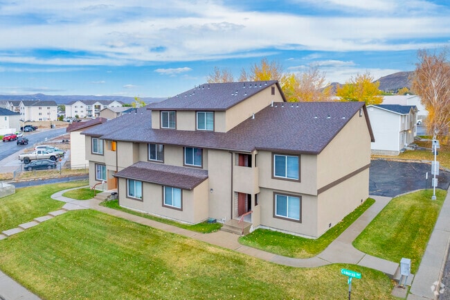 Building Photo - Cumorah Townhomes