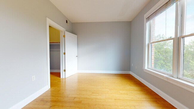 Building Photo - 5 Monitor St